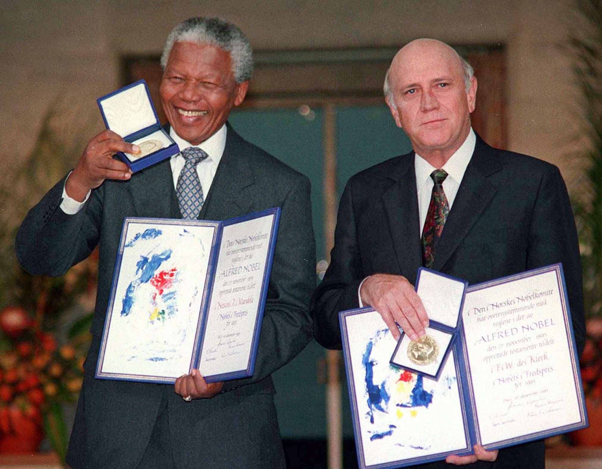 Nelson Mandela, prix Nobel de la paix, quand beaucoup croyaient à l'avenir radieux de l'Afrique du Sud.