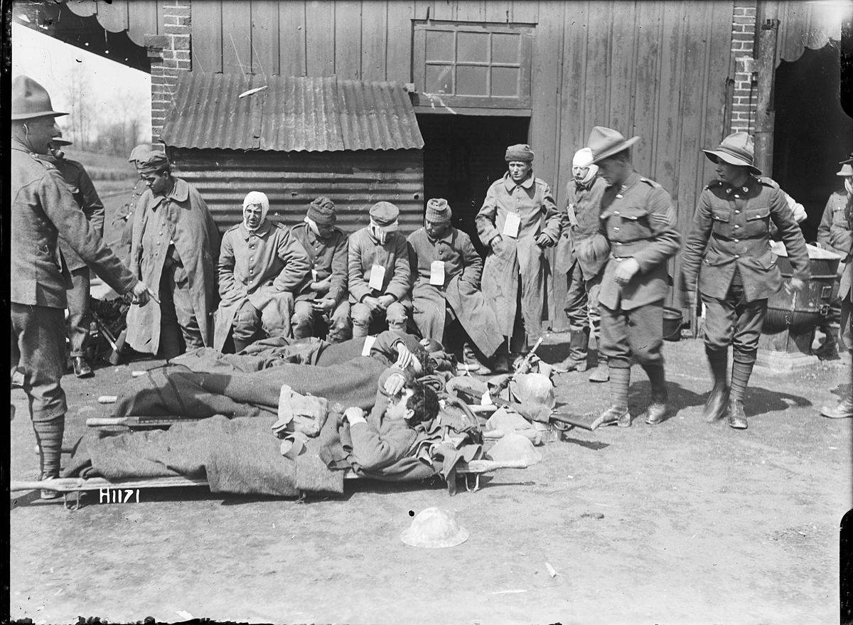 Henry Armitage Sanders, Prisonniers de guerre allemands prisonniers à Louvencourt, France, 22 avril 1918. Crédit photo : W