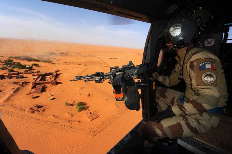 La France en guerre dans le Sahel
Un mitrailleur de l’ALAT avec le badge de l'opération Barkhane.