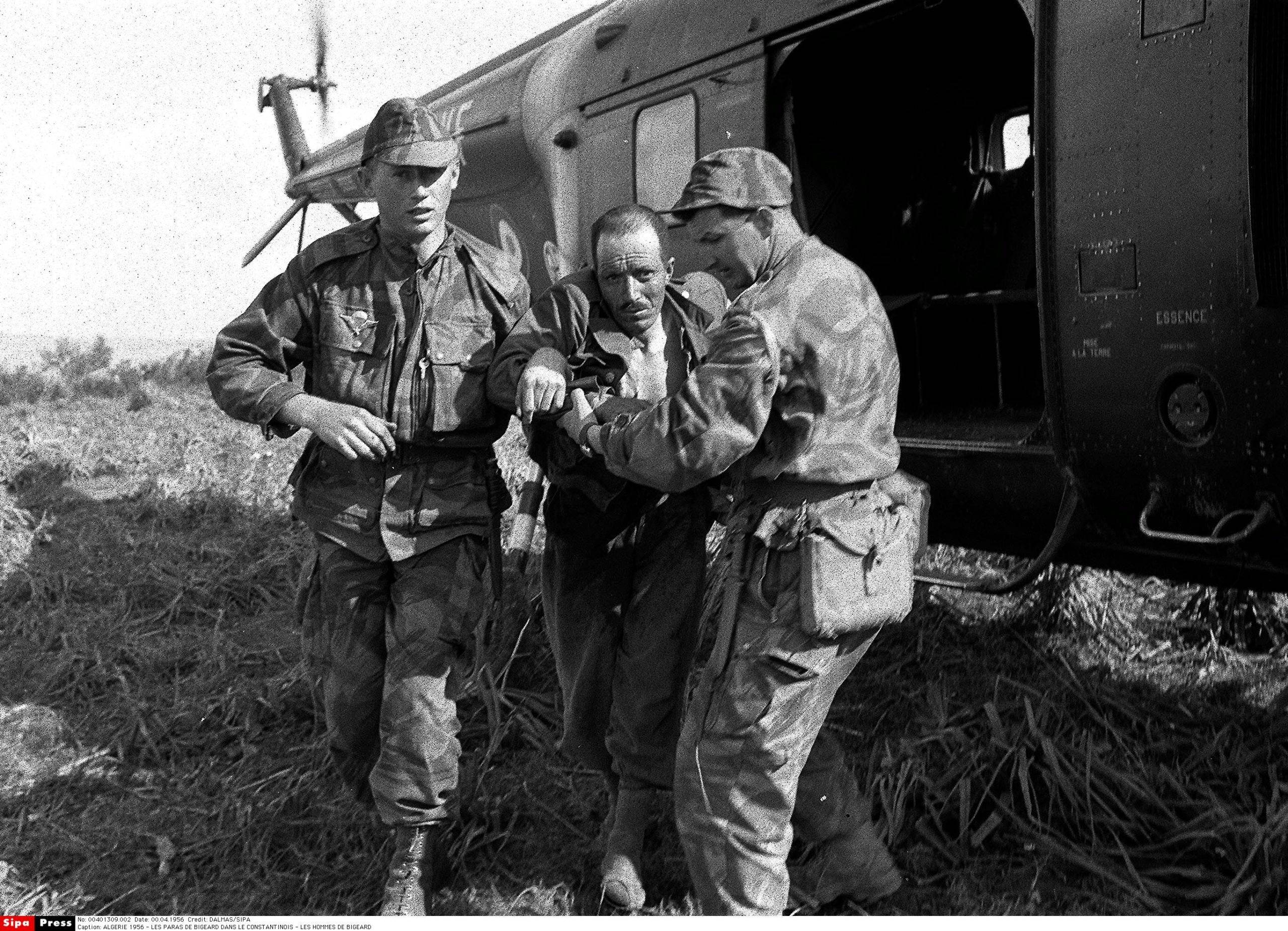 Les paras de Bigeard dans le Constantinois, 1956. SIPA