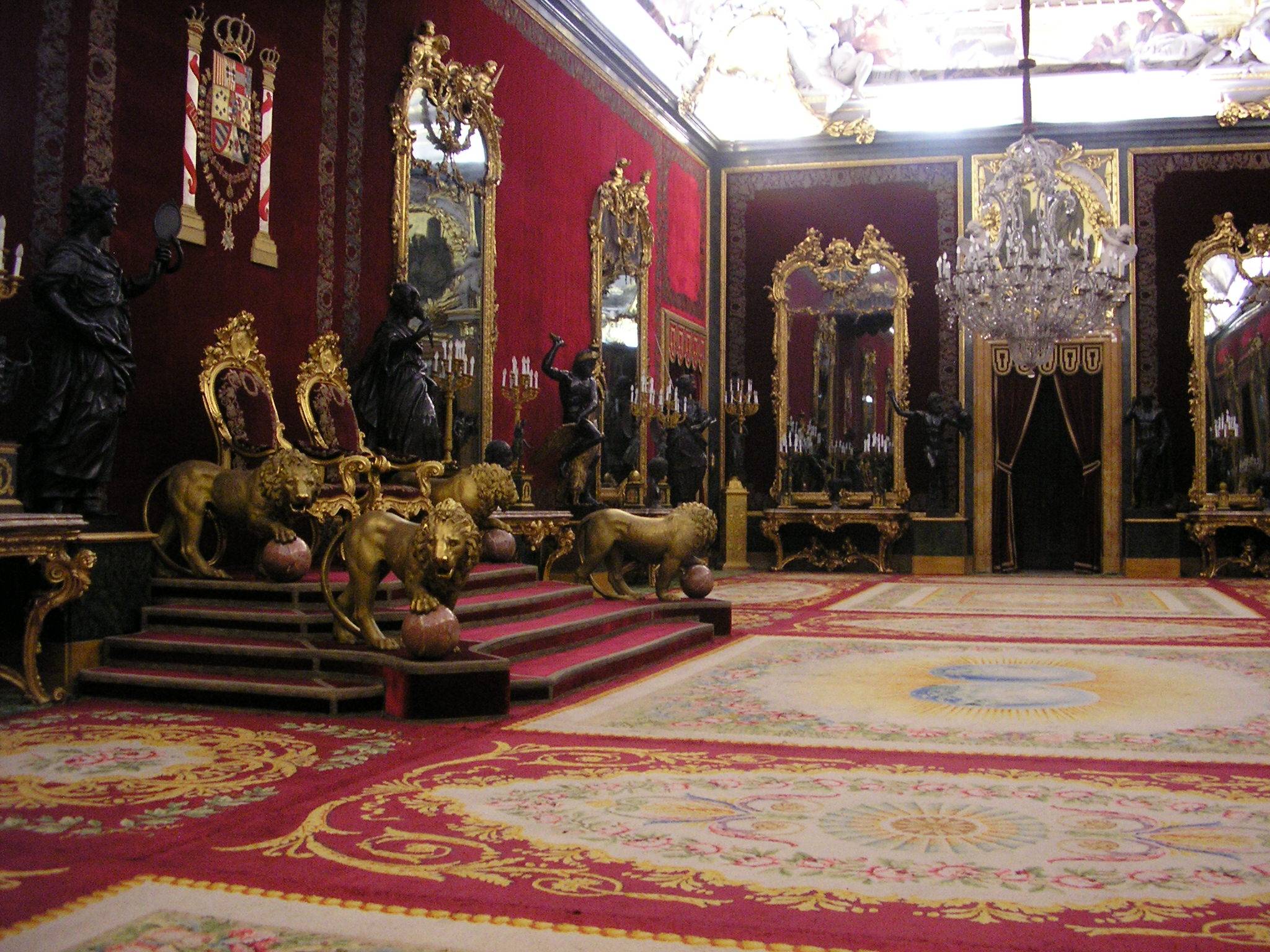 Salon du trône au Palacio real. Crédits : domaine public.