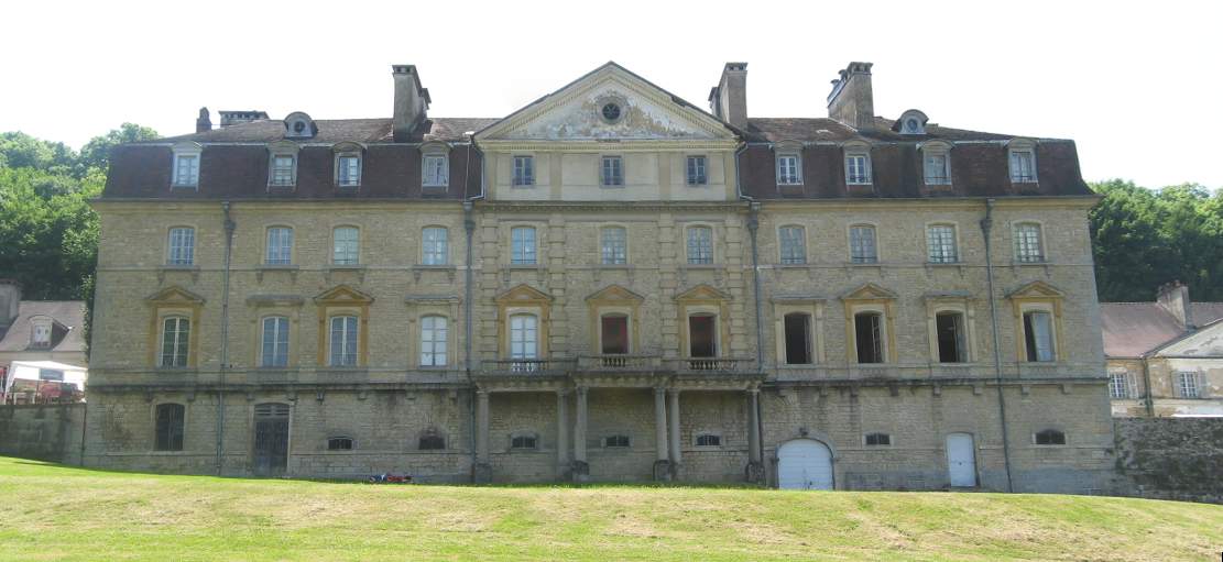 Château d'Arlay, bâtiments du XVIIIe siècle (c) Wikipédia