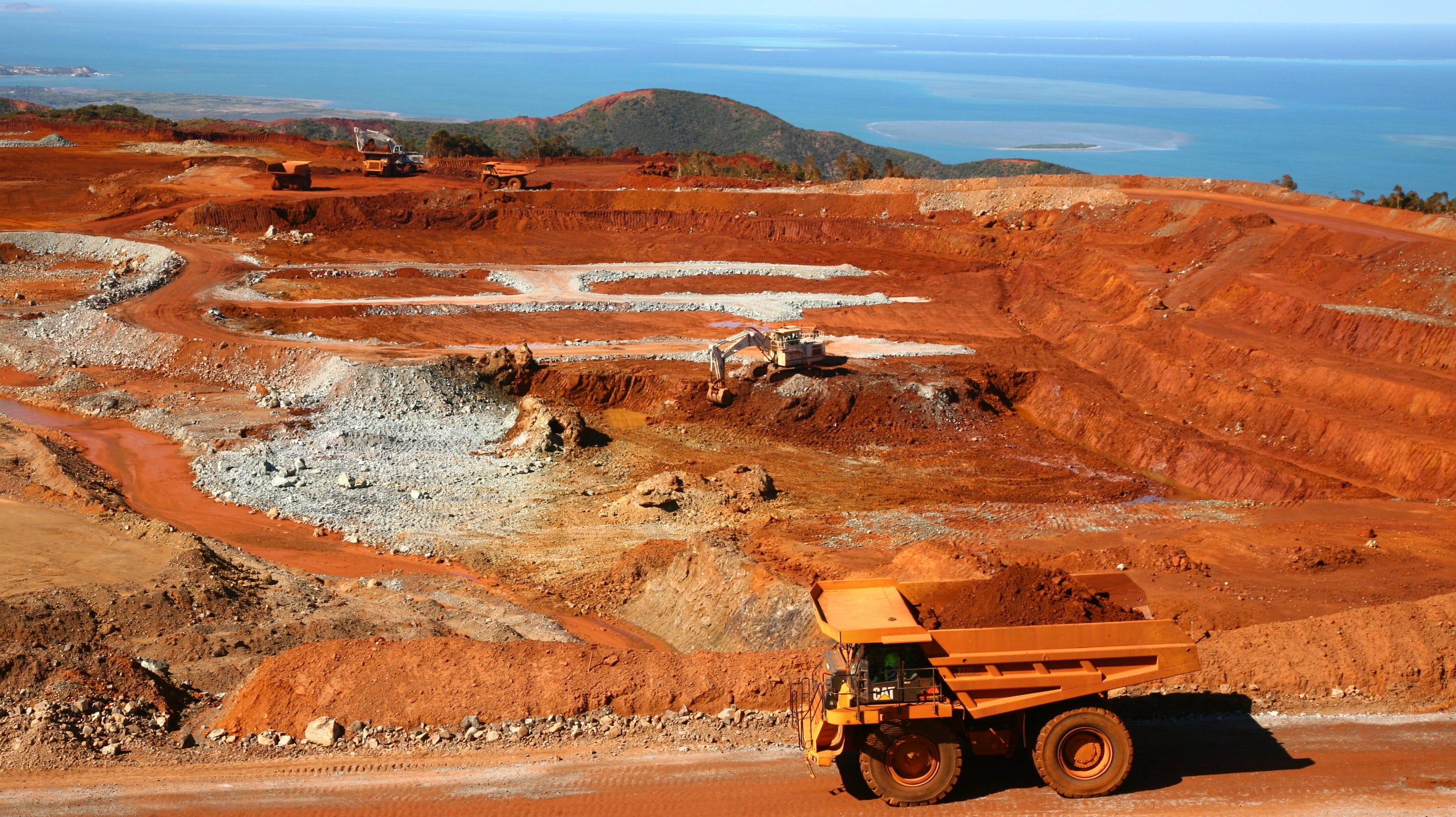 24 Dumpers à la mine de Tiébaghi