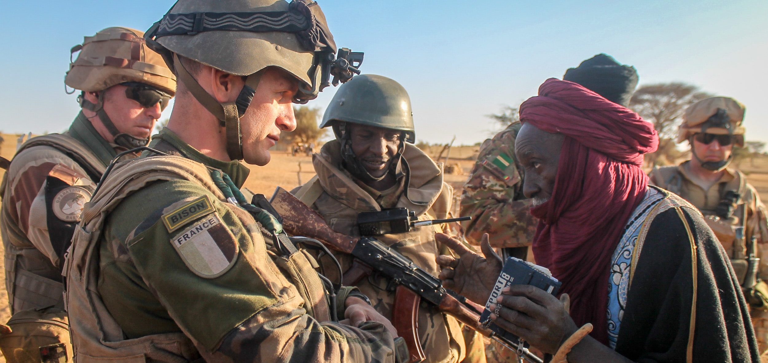 Des militaires français du 126e régiment d'infanterie et des militaires maliens, le 17 mars 2016. c : TM1972