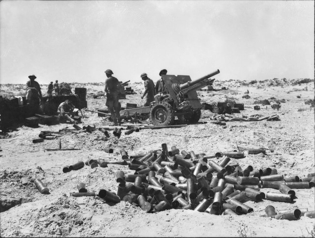 Un canon 25-pdr australien à El Alamein en juillet 1942