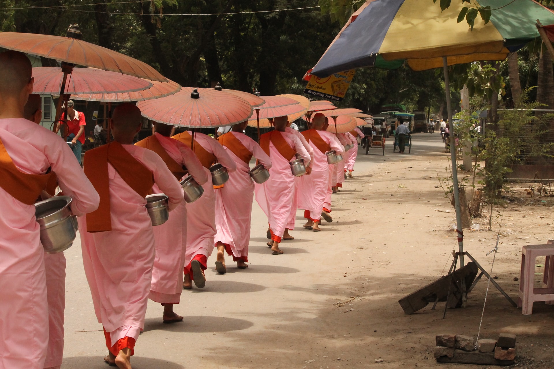 Défilée dans les rues de Mandalay (c) Unsplash