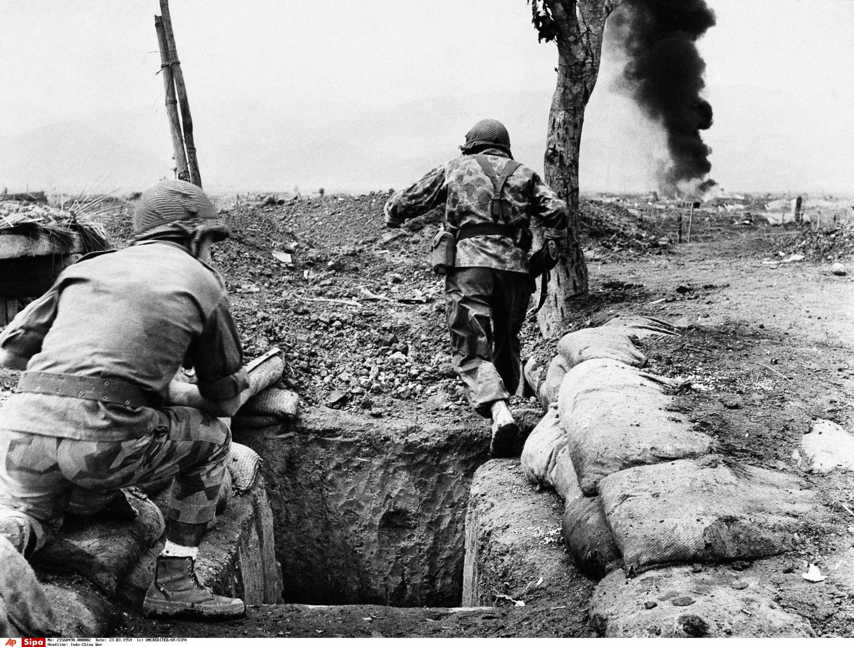 De violents combats ont eu lieu dans la région de Dien Bien Phu en Indochine lorsque la Légion française du Vietnam et l'artillerie ont tenu la ville contre des assauts répétés, le 14 mars 1954. Crédits: AP Photo
