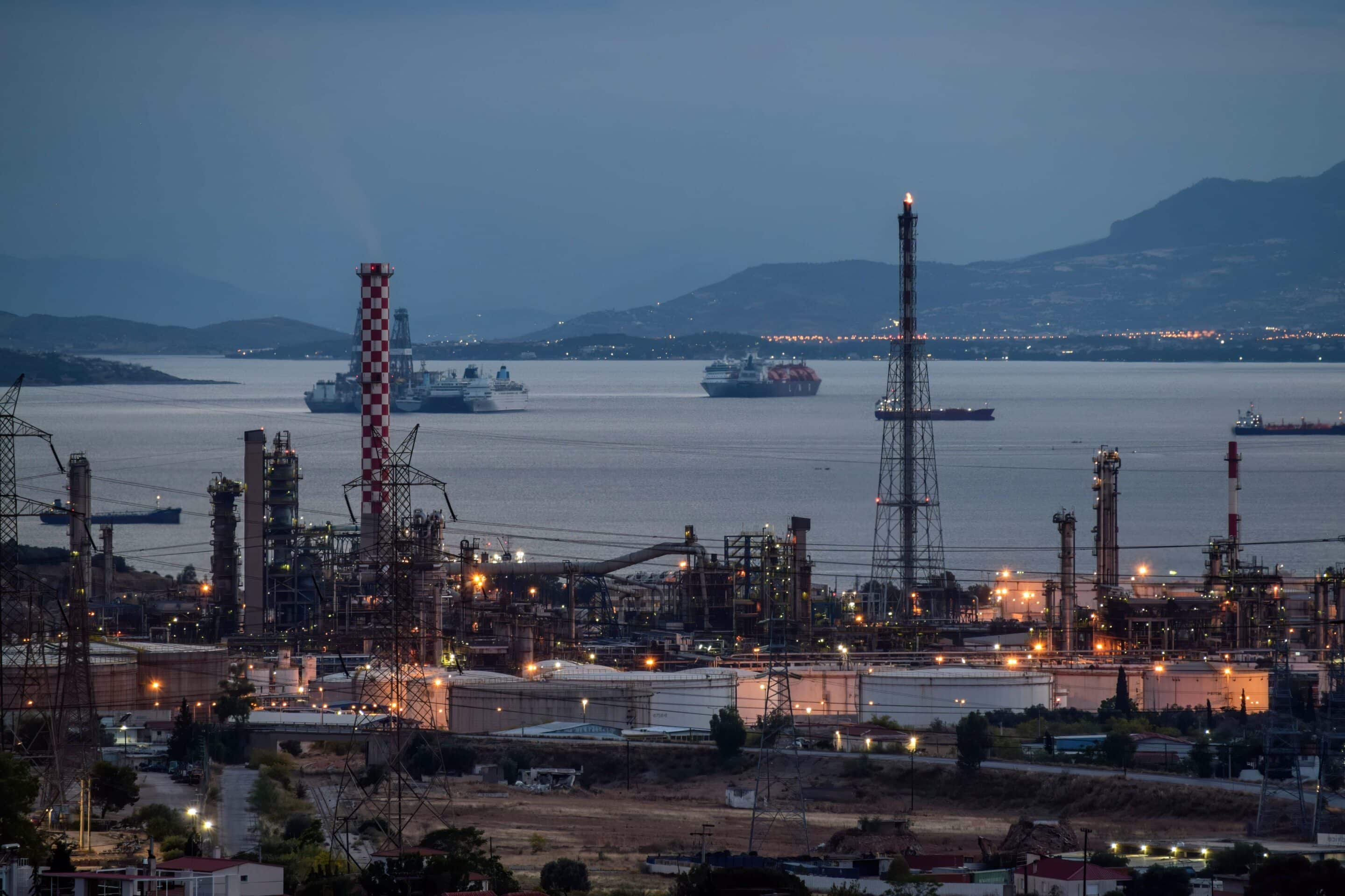 Raffinerie de pétrole dans la région d'Aspropyrgos, dans la banlieue de la capitale grecque.
Crédits : Dimitris Aspiotis/Shutterstock