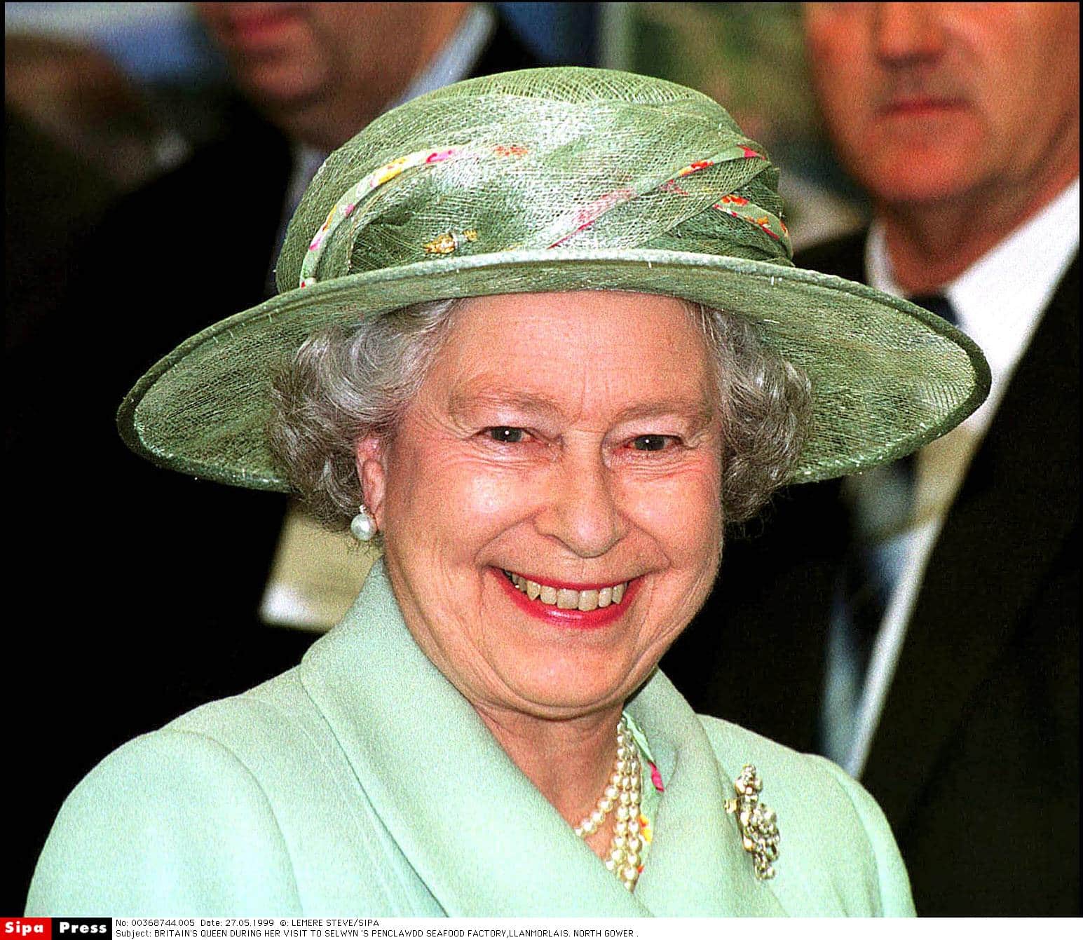 Queen Elizabeth II visits Selwyn's Penclawdd Seafoods factory in Swansea on     May 27, 1999. The Queen was in Wales for the opening of the new National Ass embly for Wales the day before. Wales, GREAT BRITAIN - 27/05/1999