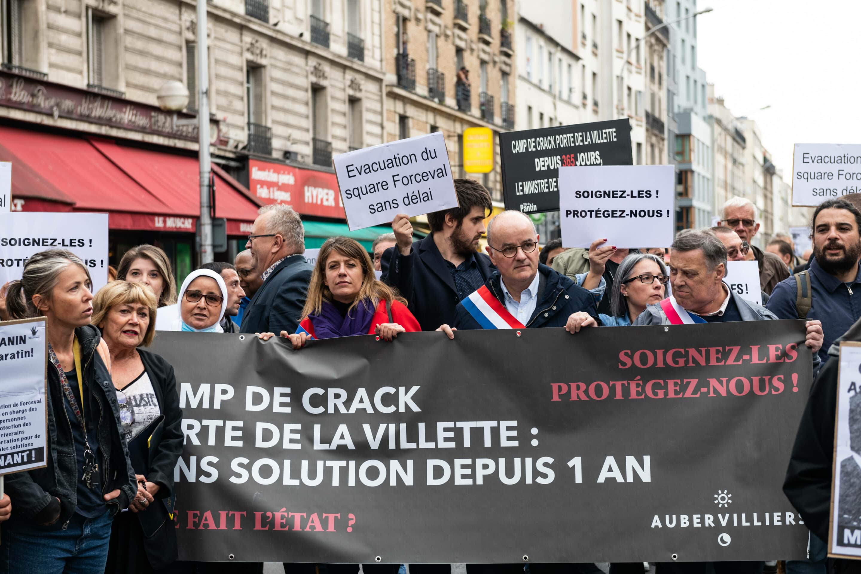 Un an apres le regroupement de consommateurs de crack a Paris, pres de la Seine-Saint-Denis, une manifestation a eu lieu ce samedi. Photographie de Jeanne Accorsini / Sipa Press

One year after the gathering of crack users in Paris, near Seine-Saint-Denis, a demonstration took place this Saturday. Nearly 500 people mobilised to denounce the inaction of the state in this situation. Members of parliament and NUPES were present. Saturday 24 September, Pantin and Aubervilliers. Photograph by Jeanne Accorsini / Sipa Press//ACCORSINIJEANNE_sipa.800/2209250857/Credit:JEANNE ACCORSINI/SIPA/2209250903