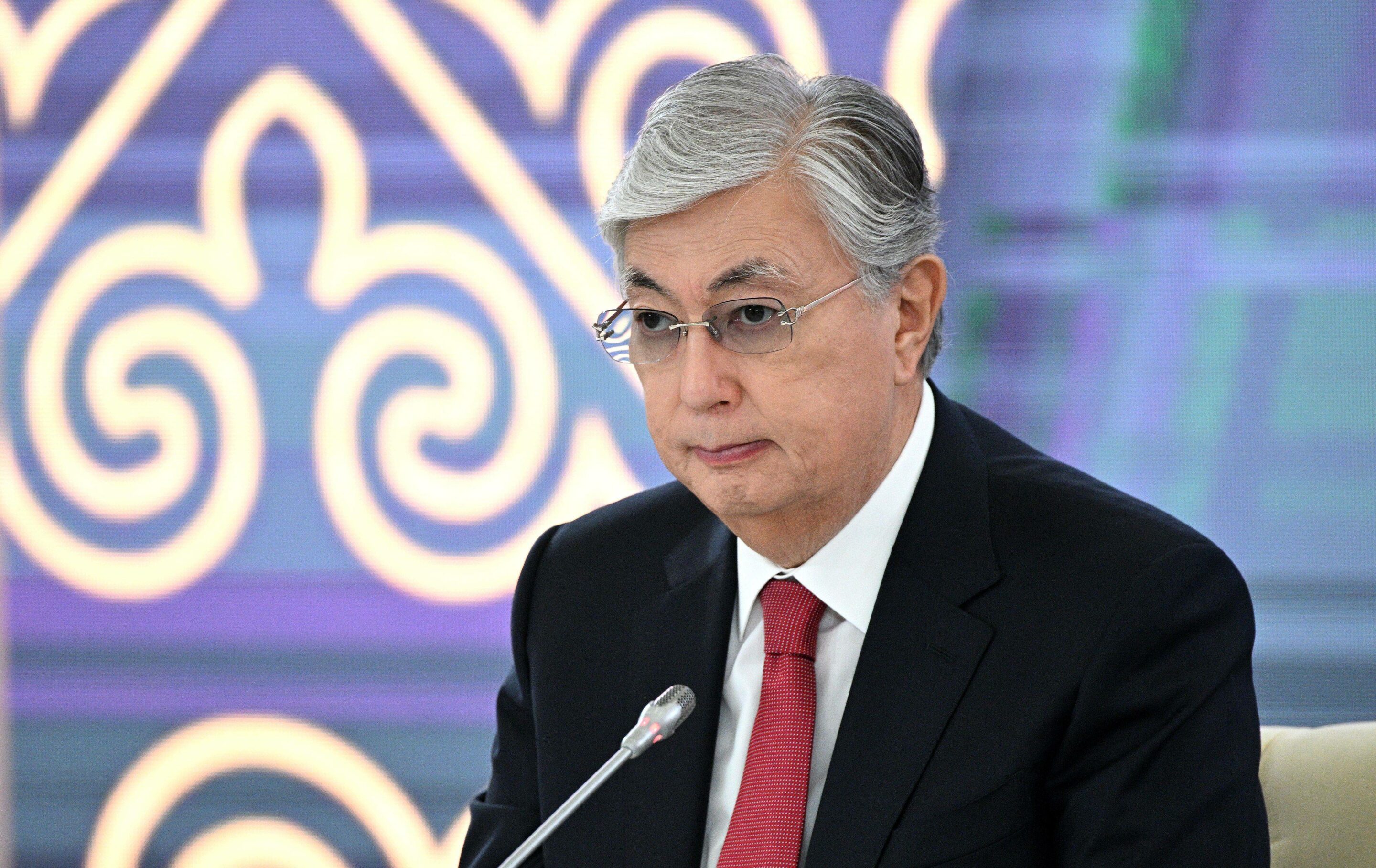 le président du Kazakhstan, Kassym-Jomart Tokayev, prononce un discours lors d'une réunion du Conseil des chefs d'État de la CEI à Astana, au Kazakhstan. Le président du Tadjikistan, Emomali Rakhmon, est à gauche. Utilisation éditoriale uniquement, pas d'archivage, pas d'utilisation commerciale. Ramil Sitdikov / Sputnik//SPUTNIK_8294987_6349149292ec9/2210141321/Crédit:Ramil Sitdikov/SPUTNIK/SIPA/2210141332