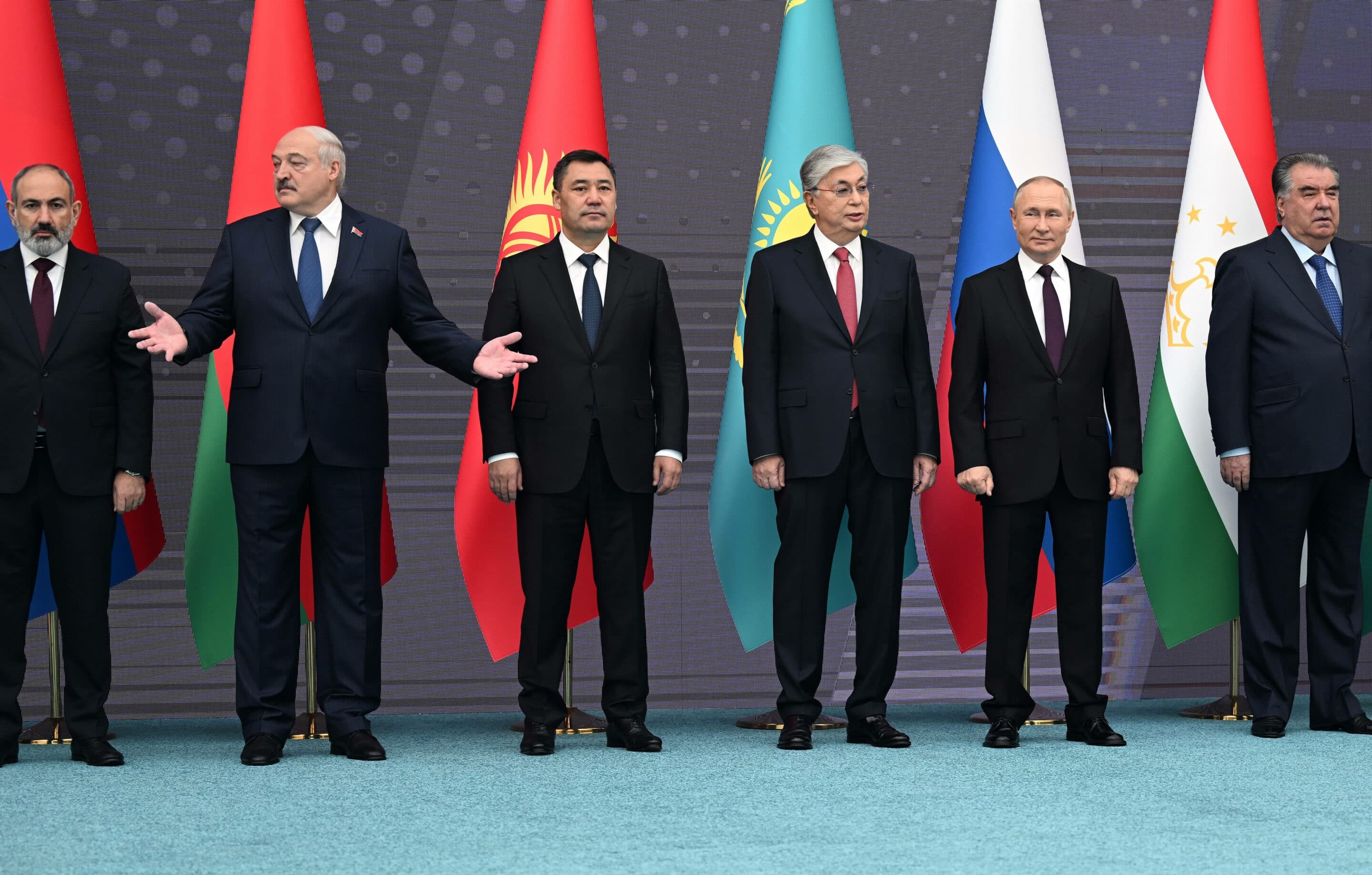 Working trip of Russian President Vladimir Putin to Astana. Meeting of the Council of Heads of State of the Commonwealth of Independent States (CIS) and the summit "Russia - Central Asia". From left to right: Armenian Prime Minister Nikol Pashinyan, Belarusian President Alexander Lukashenko, Kyrgyz President Sadyr Japarov, Kazakh President Kassym-Jomart Tokayev, Russian President Vladimir Putin and Tajik President Emomali Rahmon during a joint photographing ceremony for the CIS heads of state.
14.10.2022 Kazakhstan, Astana
Photo credit: Dmitry Azarov/Kommersant/Sipa USA/42094397//2210150001