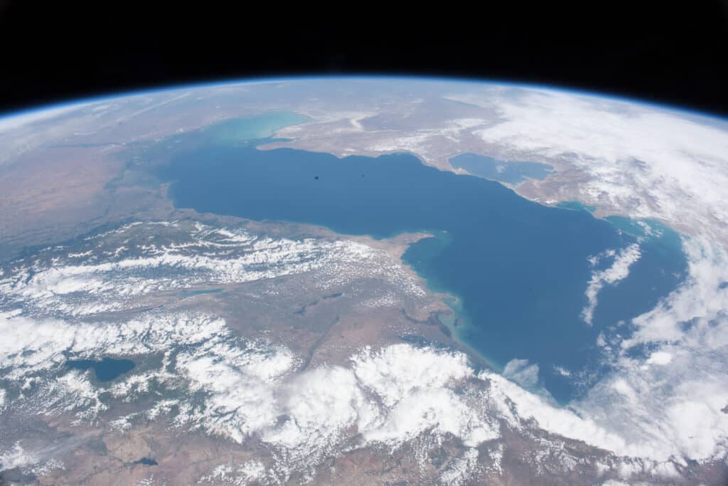 La mer Caspienne : du lac irano-soviétique au carrefour géopolitique La mer Caspienne : du lac irano-soviétique au carrefour géopolitique