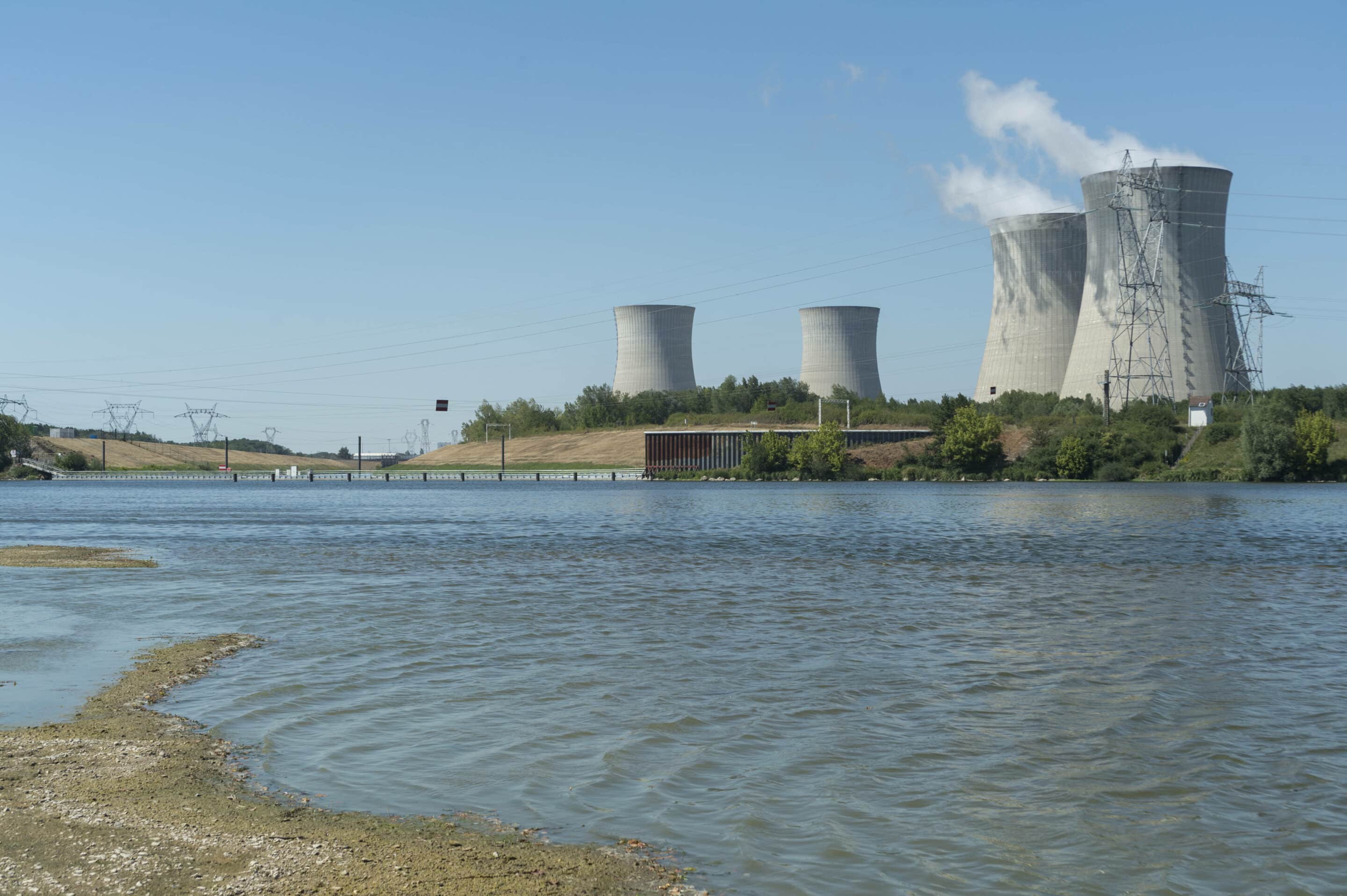 Vue de la centrale nucléaire de Dampierre en Burly GELYPATRICK_Sipa.0940/2208121706/Credit:PATRICK GELY/SIPA/2208121710