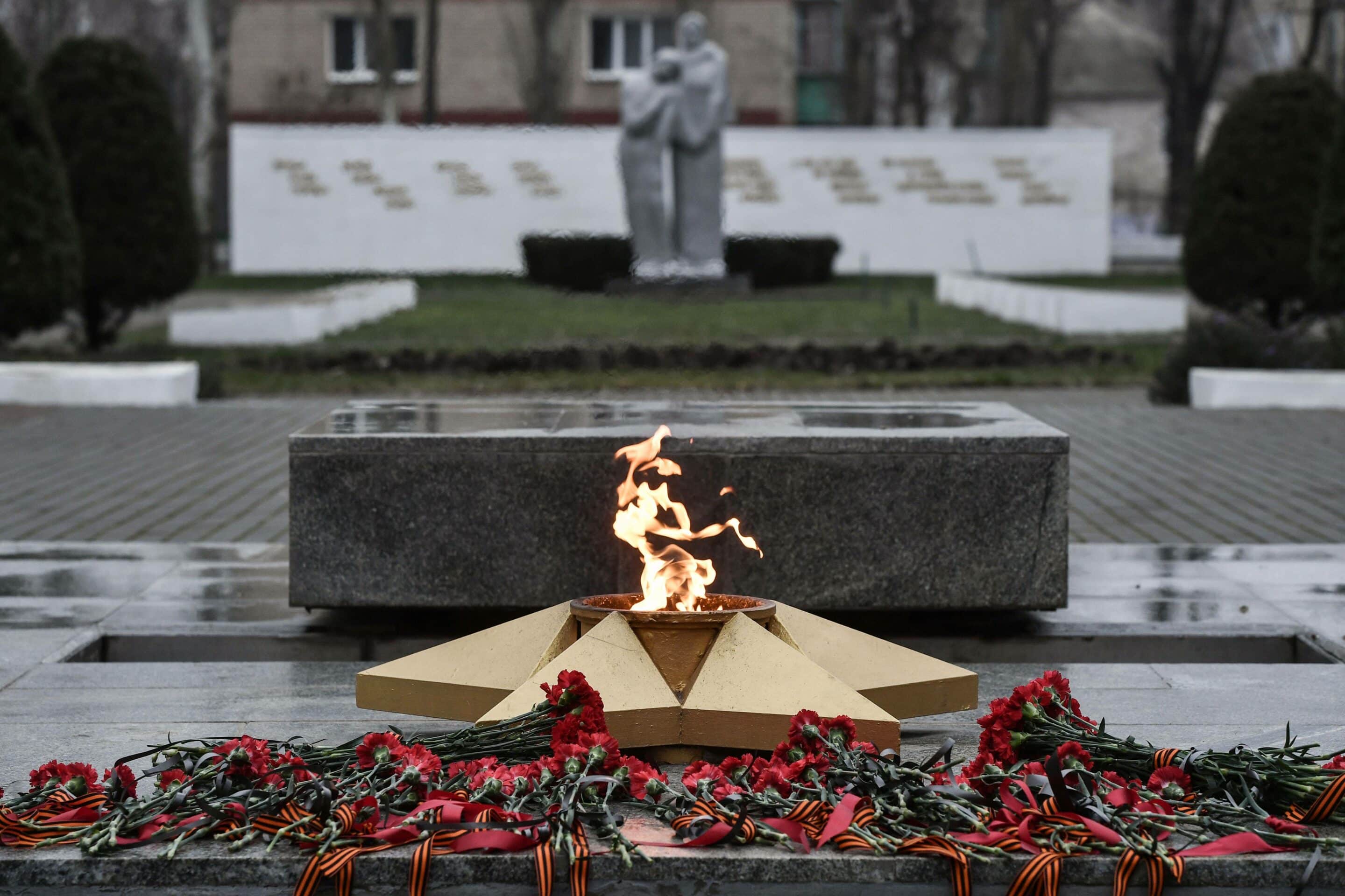 Flowers are seen at the Eternal Flame of the Mass Grave memorial complex on the Fatherland Heroes Day in Melitopol,  /Credit:Konstantin Mihalchevskiy//SIPA/2212091841