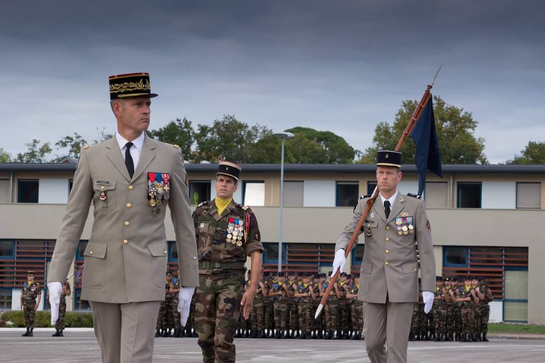 Revue des troupes du 126e RI par le Général Schill (actuel CEMAT) commandant alors la 9e BIMa