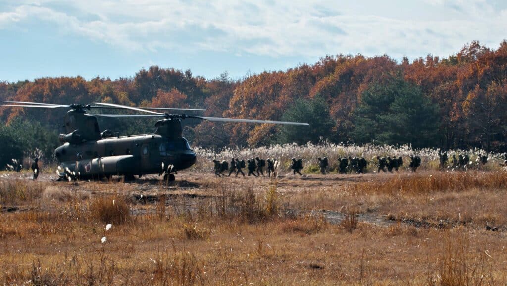 Le Japon passe en mode guerre