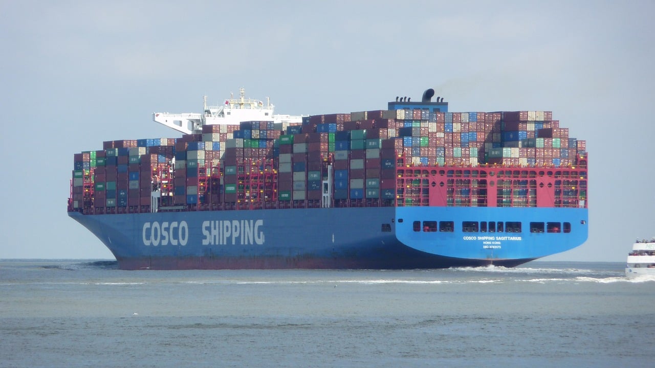 PORTE CONTENEUR DE LA CHINA COSCO SHIPPING CORPORATION LIMITED, PREMIER ARMATEUR CHINOIS. CRÉDIT : PIXABAY