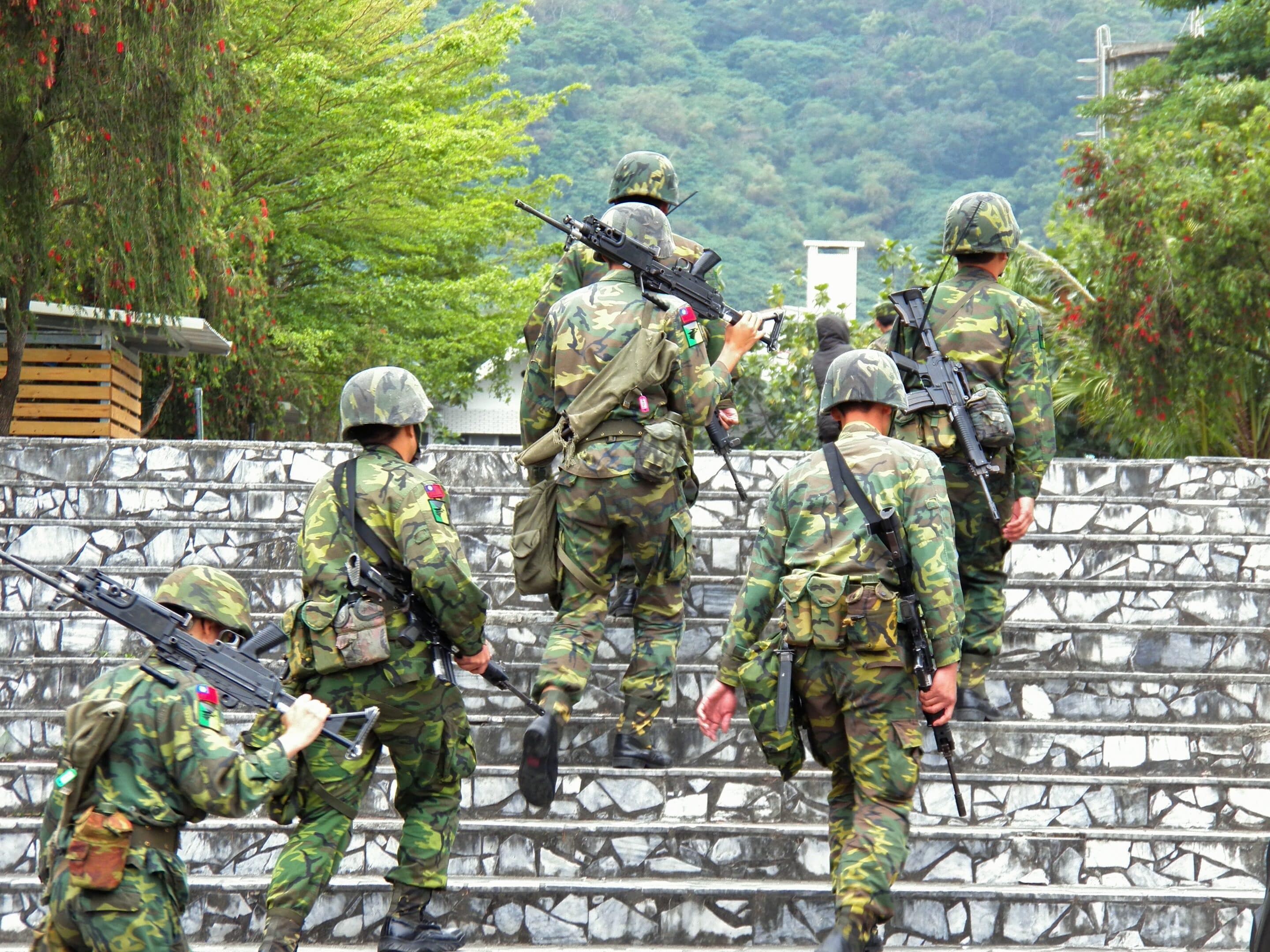 Soldats du ROC(Republic Of China)Army
 Hualien-Taitung Defense Command avec une mitrailleuse légère T75