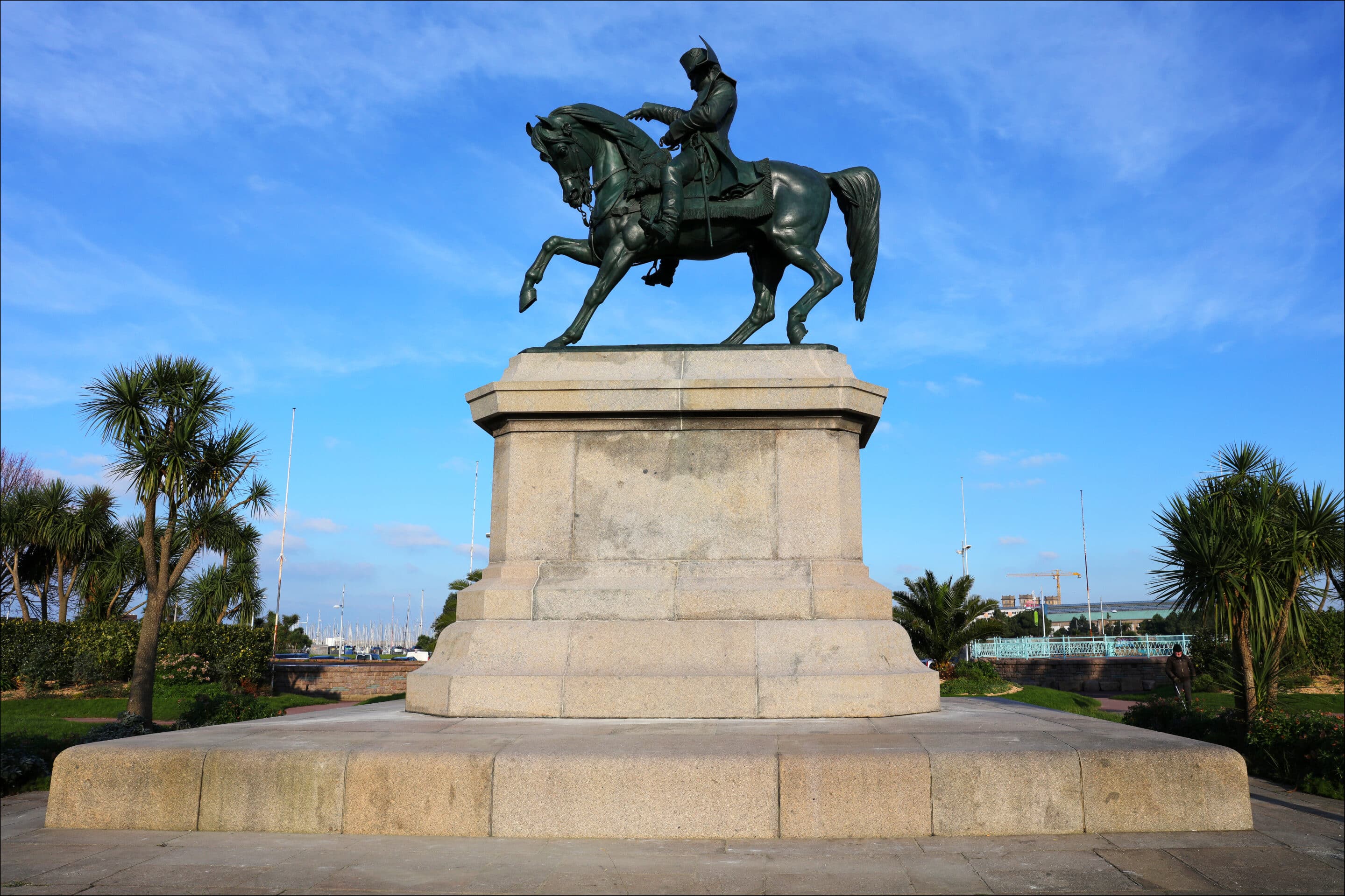 Le monument à Napoléon, œuvre d'Armand Le Véel inaugurée en 1858, est un monument commémoratif de la Manche, situé place Napoléon, à Cherbourg-Octeville.
Wiki commons