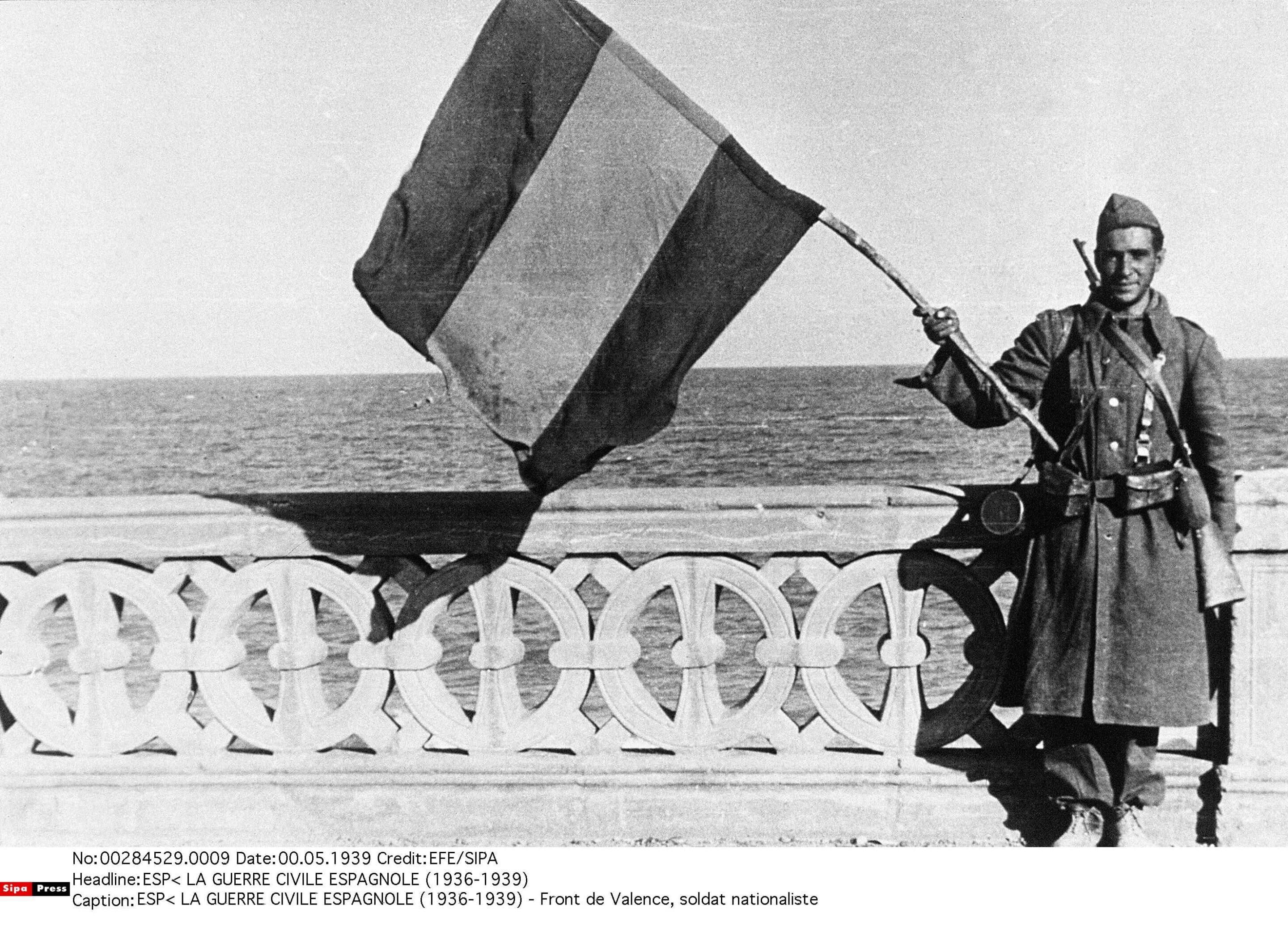 Guerre d'Espagne, soldat nationaliste. Franco fut maître de tactique.