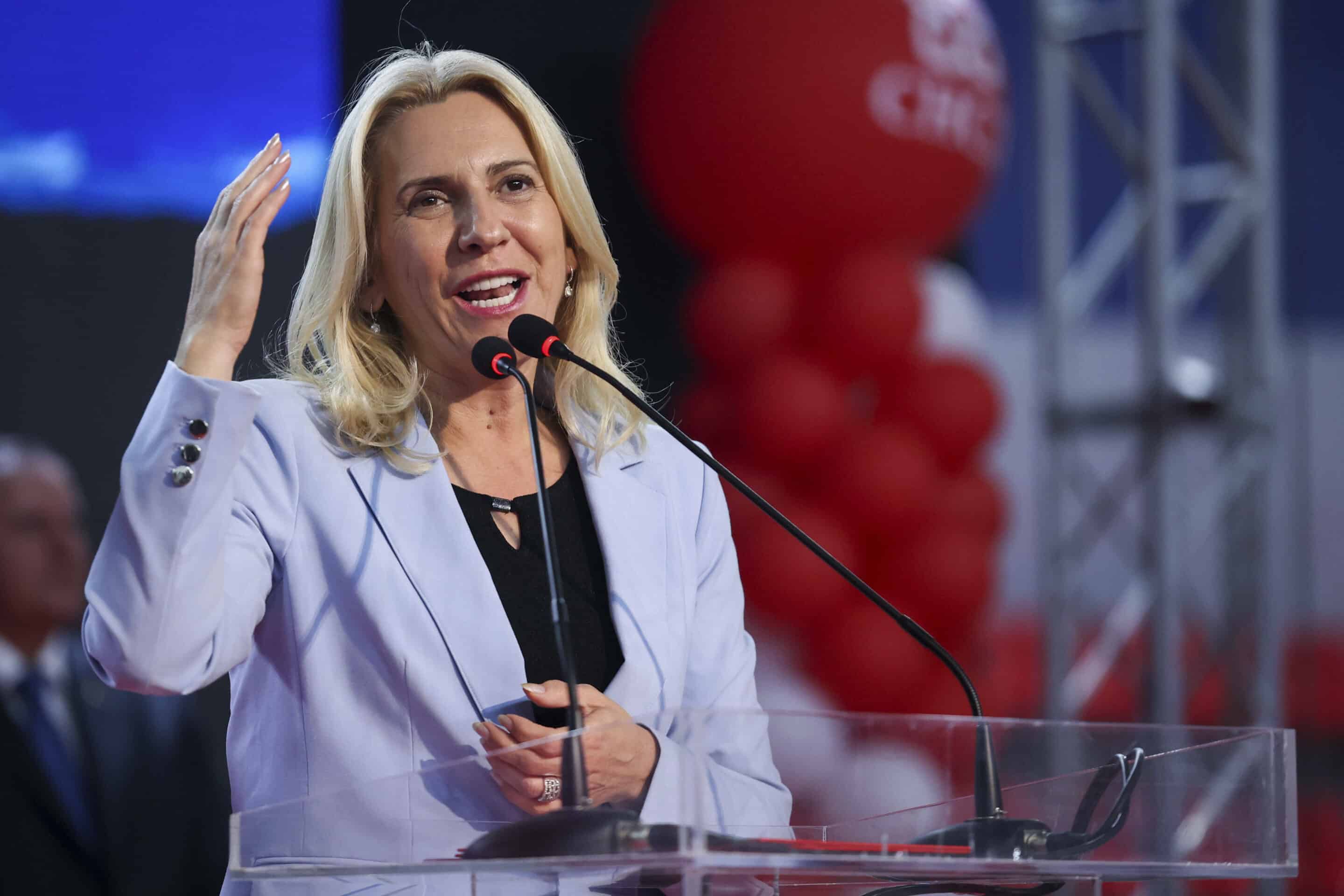 Zeljka Cvijanovic de l'Alliance des sociaux-démocrates indépendants (SNSD), candidate à la présidence bosniaque, s'exprime lors d'un meeting de campagne à Istocno Sarajevo, Bosnie, mardi 27 septembre 2022. 
Armin Durgut/AP/SIPA