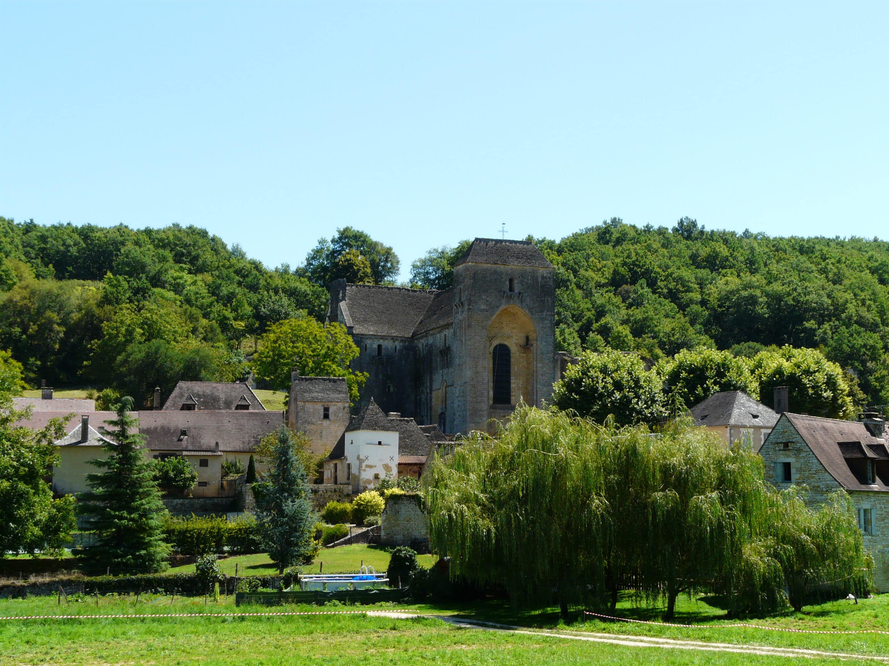 Le village de Saint-Amand-de-Coly.
Wiki Commons