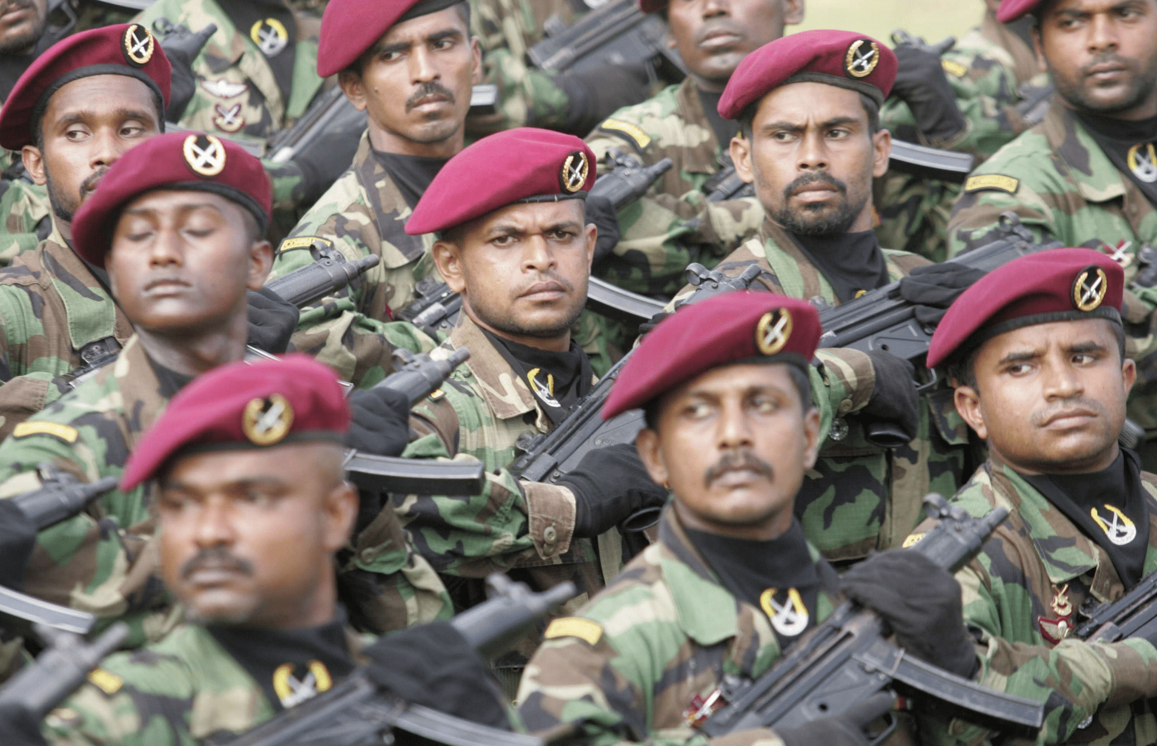 Des commandos de l'armée sri-lankaise défilent lors d'une parade spéciale de félicitations pour tous les régiments militaires qui ont participé à la récente bataille contre les Tigres tamouls, à Colombo, au Sri Lanka, le jeudi 28 mai 2009. 
Eranga Jayawardena/AP/SIPA