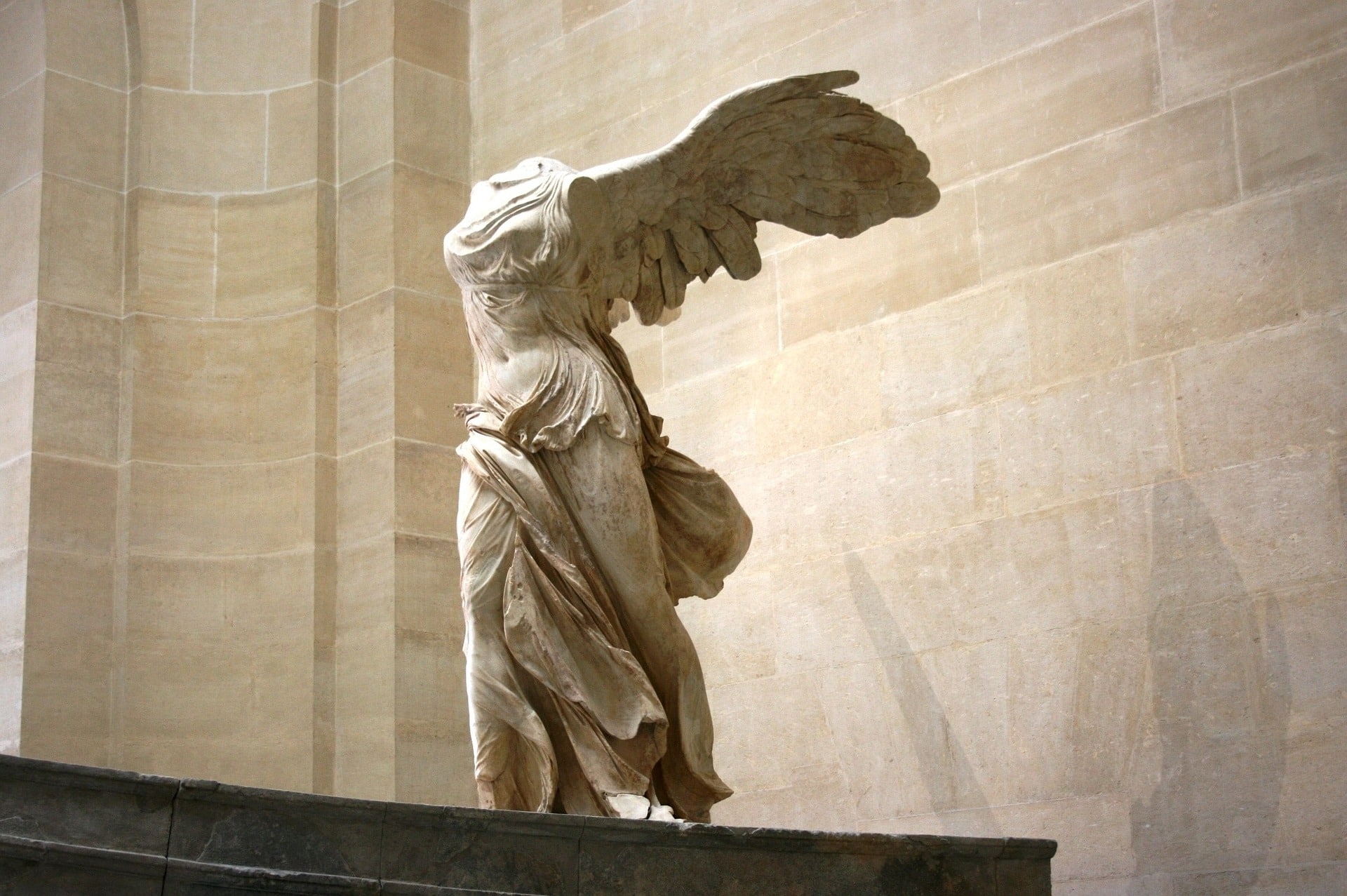 La Victoire de Samothrace (Louvre). (c) pixabay