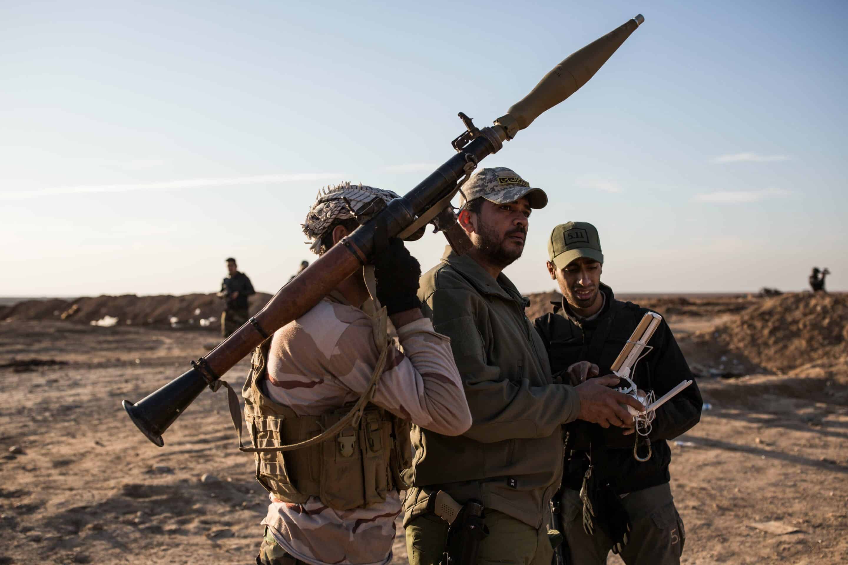 Lundi 12 dec 2016, le lendemain de l'attaque de Daesh du village de Khubairat, l'equipe de medias des Hachd Al Chaabi filme au drone les corps des kamikazes de l'etat islamique.//GEAILAURENCE_1011.1221