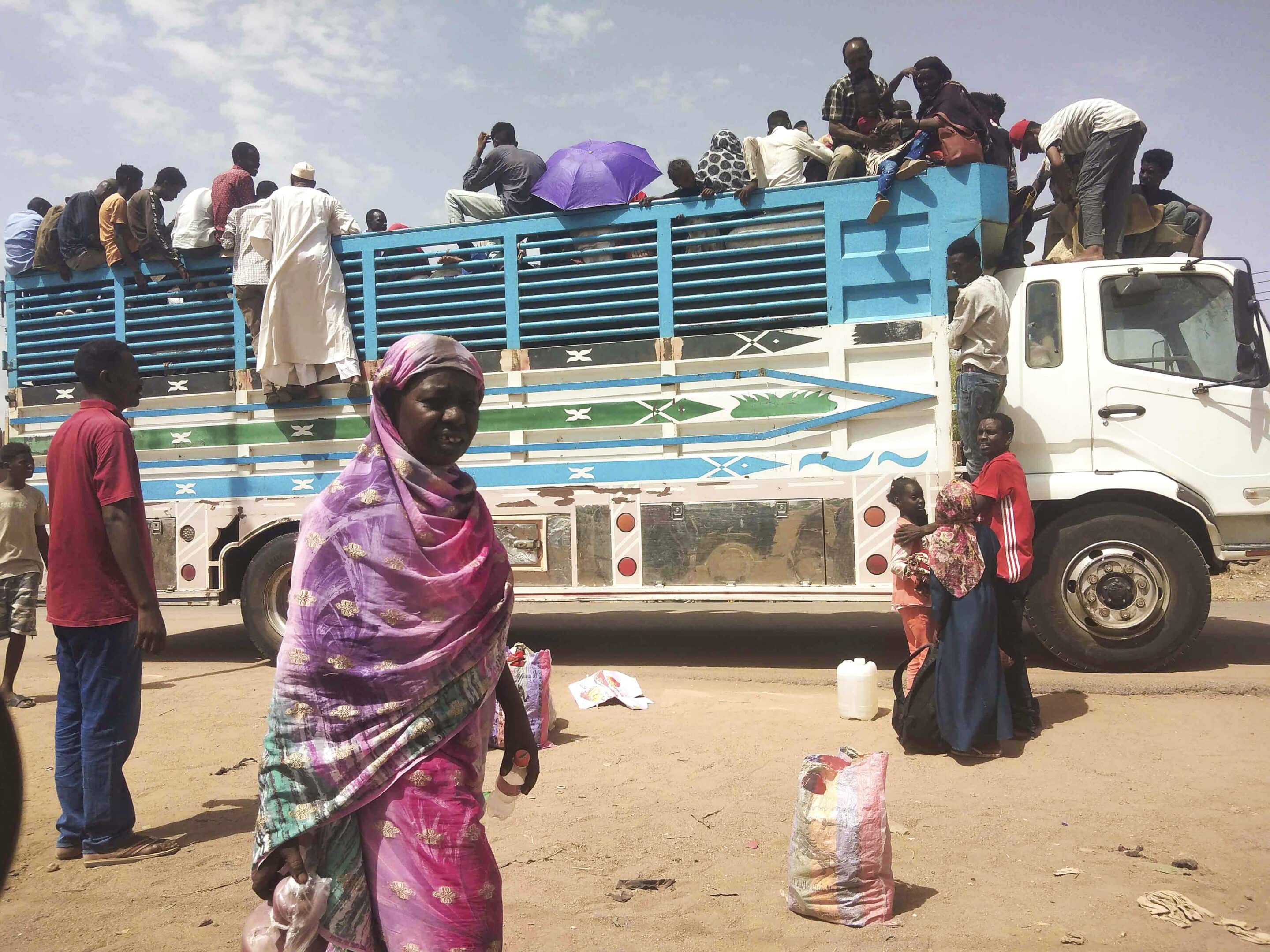 Des réfugiés fuient Khartoum et ses combats. (AP Photo, File)/TKHK305/23193386250418/FILE PHOTO/2307121248