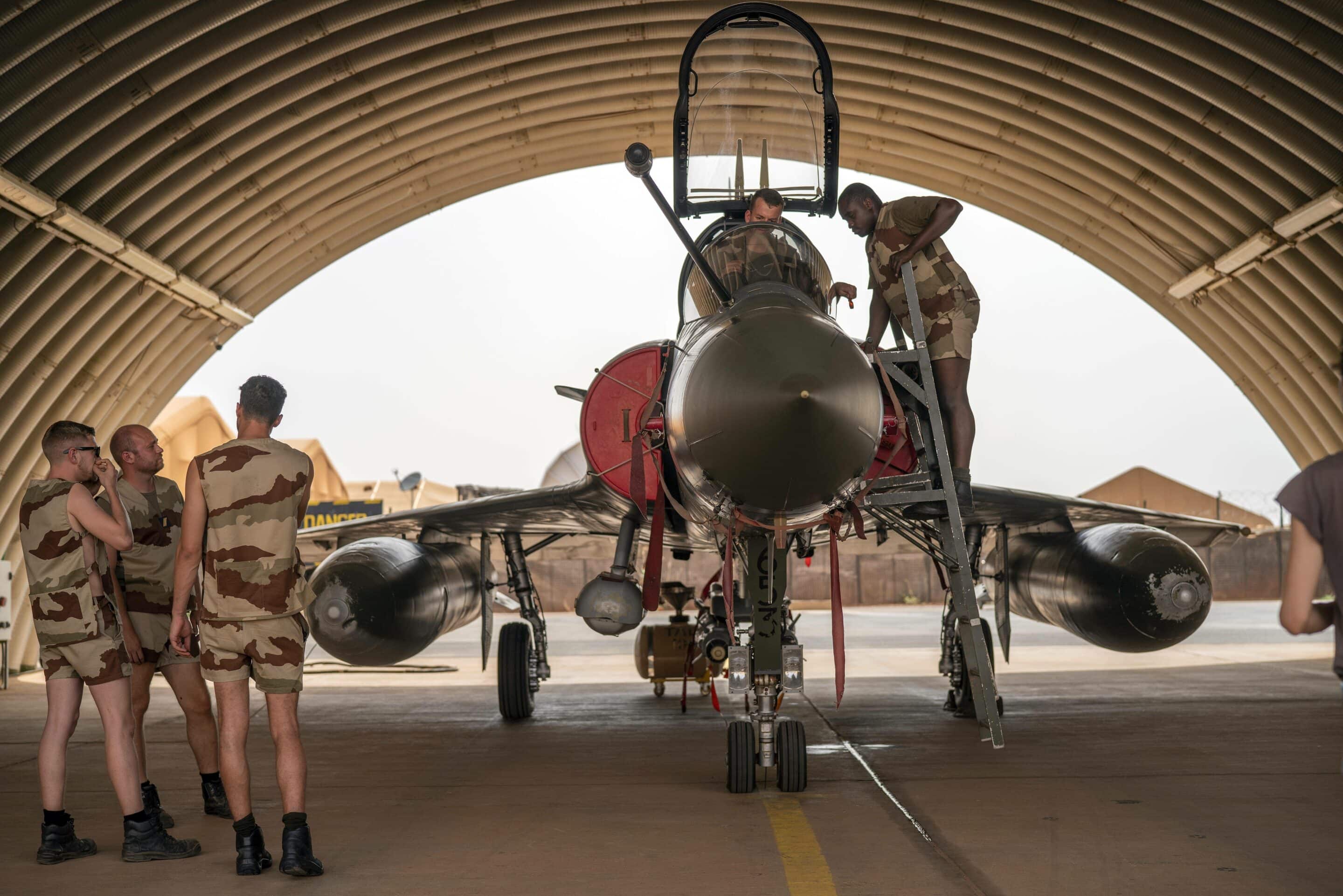 Mirage 2000 sur la base de Niamey, Niger, juin 2021. (AP Photo/Jerome Delay, File)/LLT103/23228264076517/FILE PHOTO/2308161002
