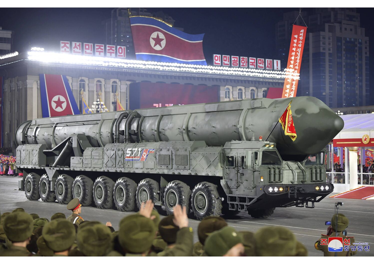 un missile balistique intercontinental lors d'un défilé militaire marquant le 75e anniversaire de la fondation de l'Armée populaire de Corée sur la place Kim Il Sung à Pyongyang, en Corée du Nord, le mercredi 8 février 2023. (C) Sipa.