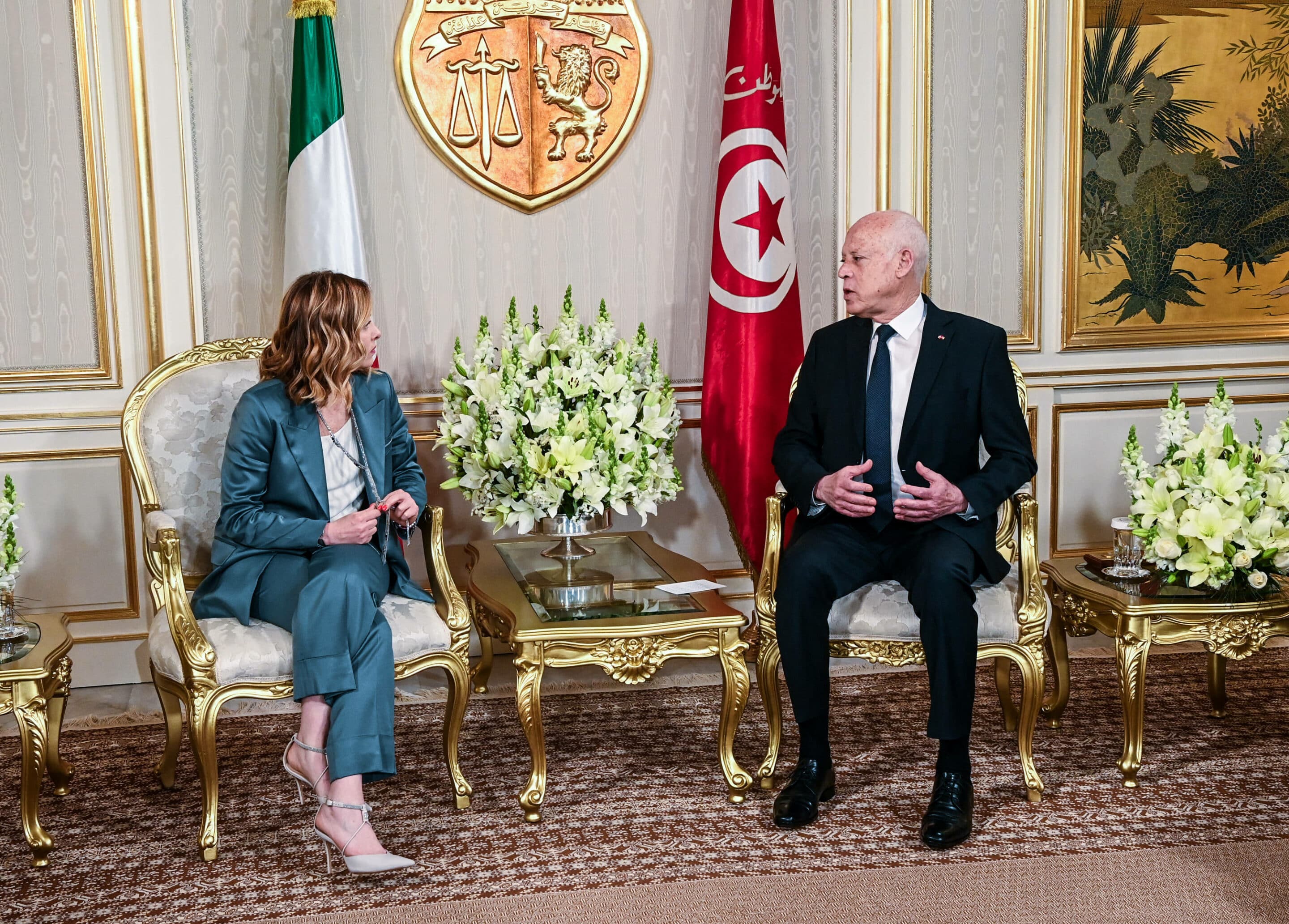 Le Président de la République, Kais Saied, a reçu, le 17 avril 2024, au Palais de Carthage à Tunis, Mme Giorgia Meloni, Premier Ministre de l'Italie, accompagnée d'une délégation de haut niveau comprenant notamment le Ministre de l'Intérieur, la Ministre de l'Université et de la Recherche, et le Vice-Ministre des Affaires Etrangères et de la Coopération Internationale de la République Italienne. 
(C) Sipa