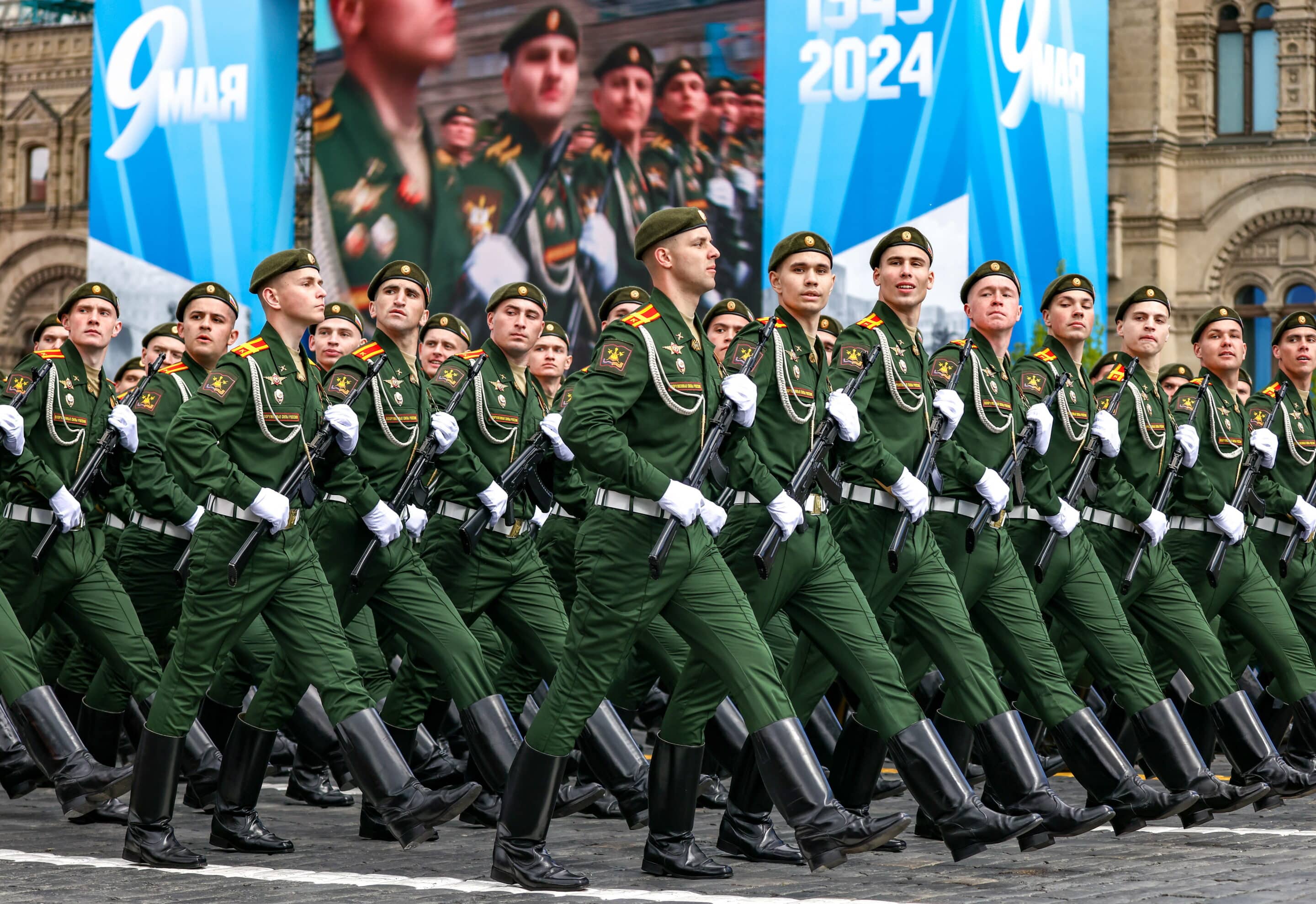 RUSSIE, MOSCOU - 5 MAI 2024 : Des militaires marchent en formation lors d'une répétition générale du défilé du 9 mai, jour de la Victoire, qui marquera le 79e anniversaire de la victoire sur l'Allemagne nazie lors de la Seconde Guerre mondiale. (C) Sipa