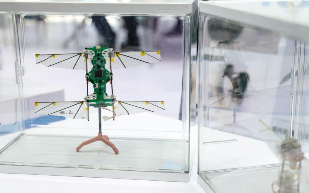 Micro-drones biomimétiques : l’extension du domaine de la guerre