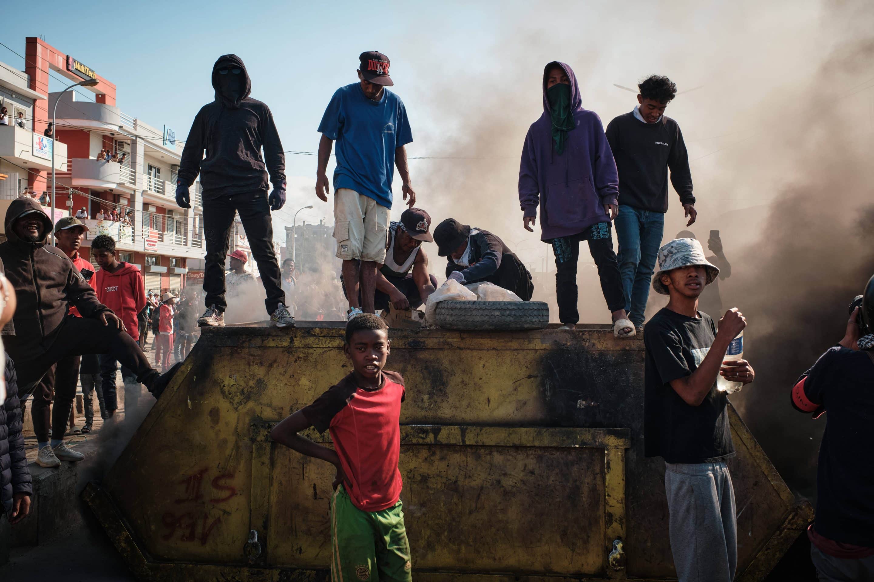 Émeutes à Madagascar : l’armée rejoint la foule, le président s’enfuit