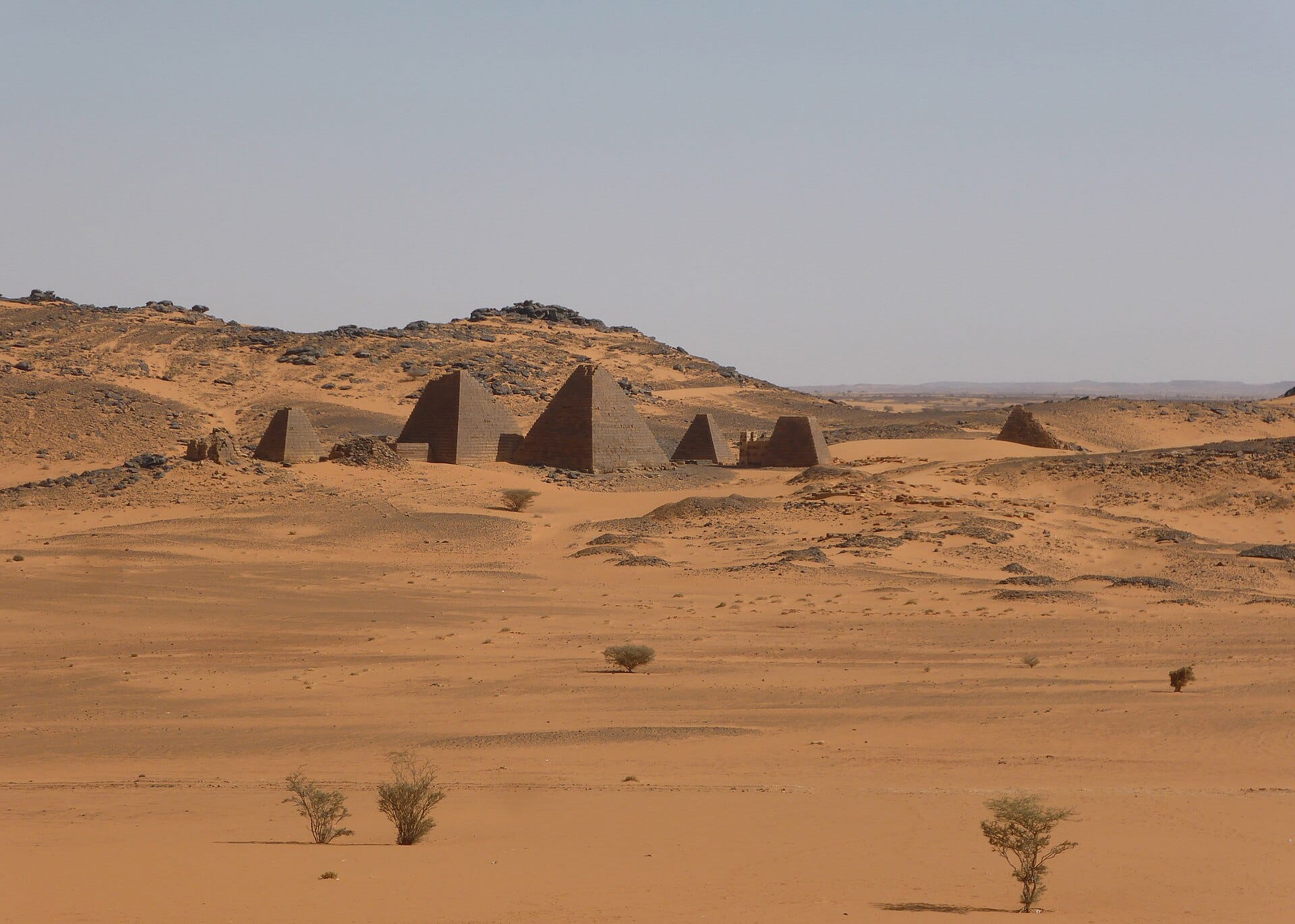 <i class='fa fa-lock' aria-hidden='true'></i> Au Soudan en guerre, les derniers gardiens des pyramides de Méroé <i class='fa fa-lock' aria-hidden='true'></i> Au Soudan en guerre, les derniers gardiens des pyramides de Méroé