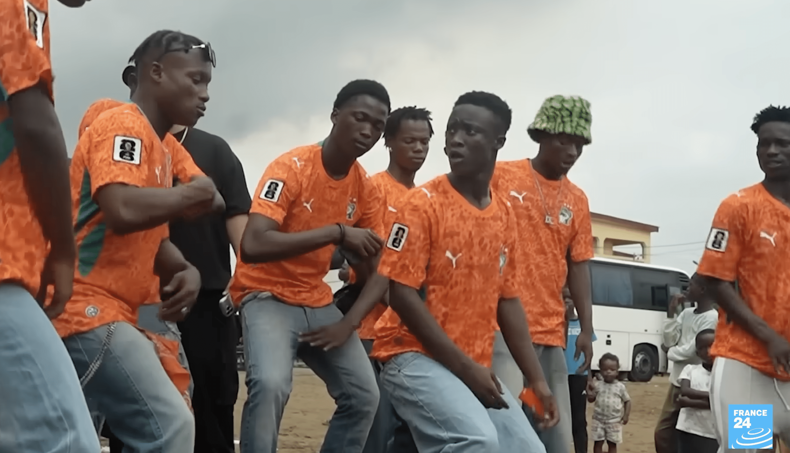 <i class='fa fa-lock' aria-hidden='true'></i> La jeunesse ivoirienne s’entiche du biama, danse frénétique des quartiers populaires <i class='fa fa-lock' aria-hidden='true'></i> La jeunesse ivoirienne s’entiche du biama, danse frénétique des quartiers populaires