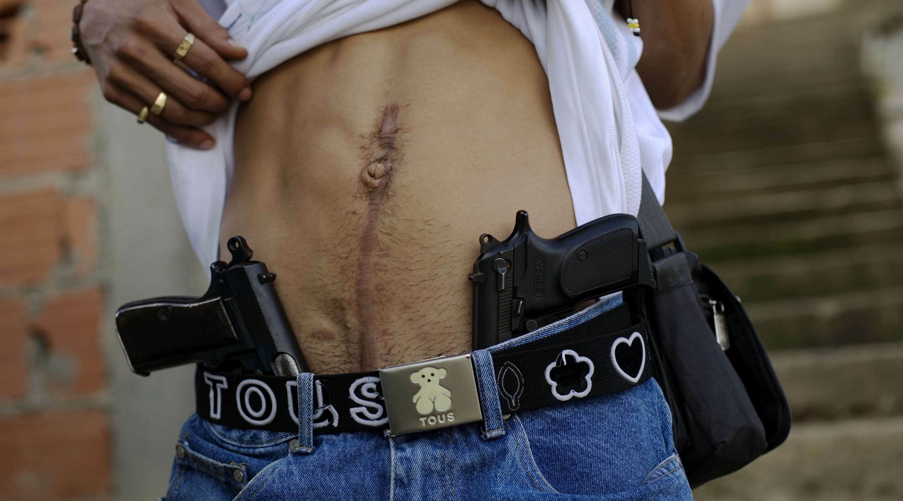 <i class='fa fa-lock' aria-hidden='true'></i> Guerrilleros, narcotrafiquants et paramilitaires : caudillos de la Colombie contemporaine <i class='fa fa-lock' aria-hidden='true'></i> Guerrilleros, narcotrafiquants et paramilitaires : caudillos de la Colombie contemporaine